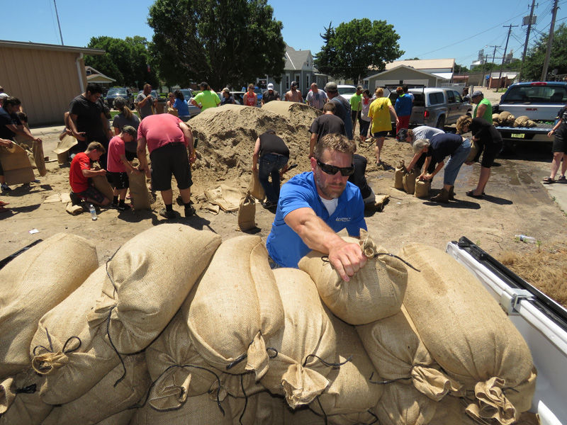 Filling sandbags in Gibbon